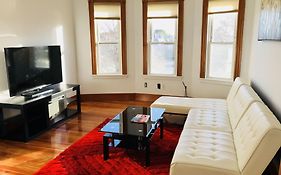 Boston Lodge And Suites